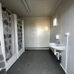 Container Sanitario Usato 6x2,4m - 6 Docce, WC e Orinatoio - immagine 4
